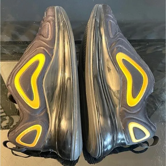 Nike Air Max 720 Black Metallic Gold AQ3196 014 Girls Youth Size 4Y