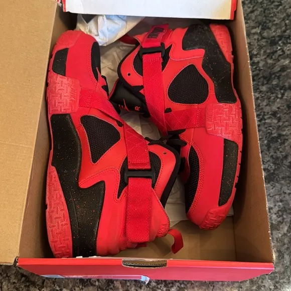 Nike Air Raid Red and Black Sneakers GUC 10.5