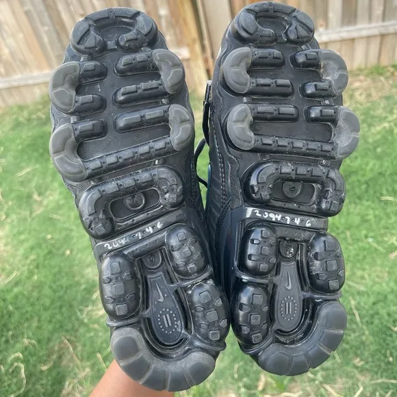Nike Air Vapormax 360 Black Iridescent Swoosh Wome’s Size 8