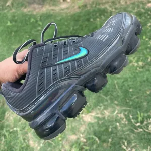 Nike Air Vapormax 360 Black Iridescent Swoosh Wome’s Size 8