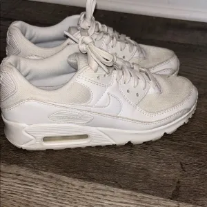 Nike airmax Women's White Sneakers size 7