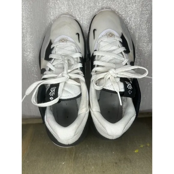 Nike Basketball Shoes Low Top Performance Sneakers Black White Size 7 NO SOULS