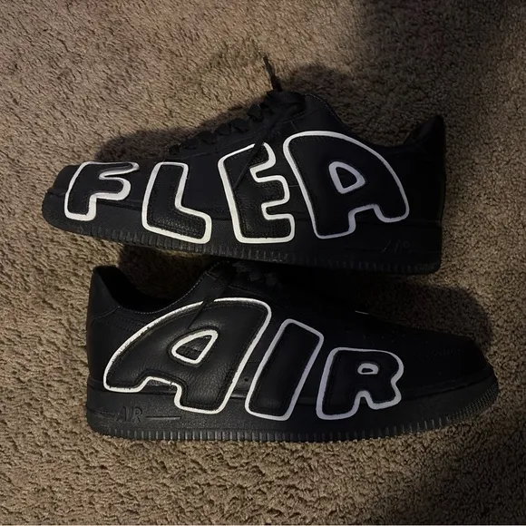 Nike Black and White Sneakers FLEA AIR Design