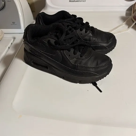 Nike Black and White Sneakers Sleek Design