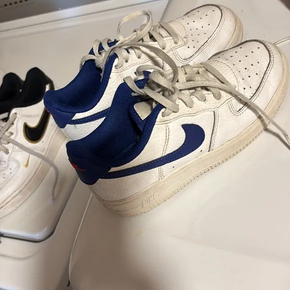 Nike Black and White Sneakers Sleek Design