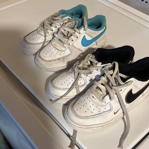 Nike Black and White Sneakers Sleek Design
