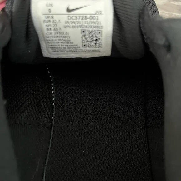 Nike Black Athletic Shoes with Cushioned Midsole