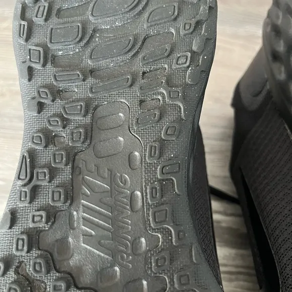Nike Black Athletic Shoes with Cushioned Midsole