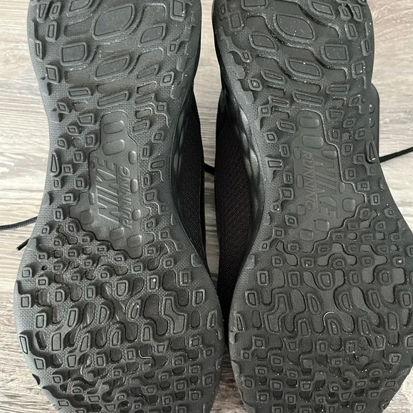 Nike Black Athletic Shoes with Cushioned Midsole