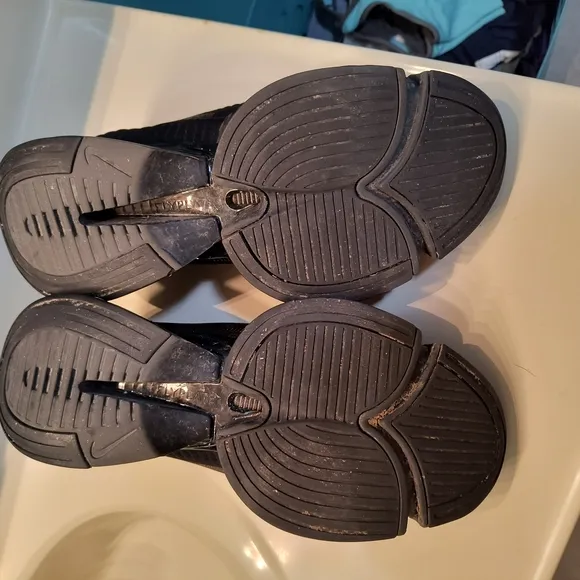 Nike Black Athletic Shoes with Knit Upper and Cushioned Sole