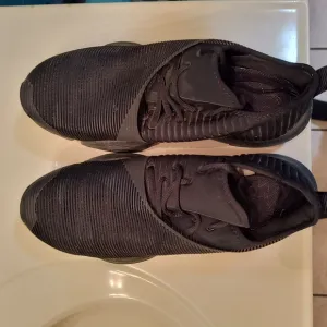Nike Black Athletic Shoes with Knit Upper and Cushioned Sole