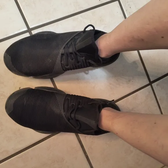 Nike Black Athletic Shoes with Knit Upper and Cushioned Sole