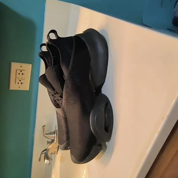 Nike Black Athletic Shoes with Knit Upper and Cushioned Sole