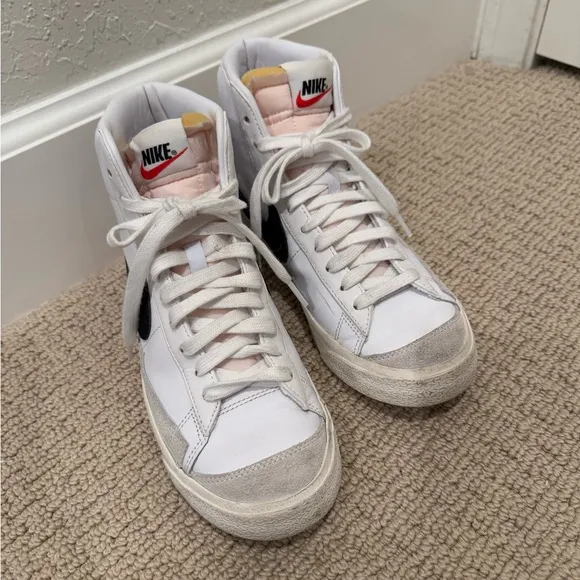 NIKE Blazer Mid ‘77 Sneakers size 7.5