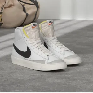 NIKE Blazer Mid ‘77 Sneakers size 7.5