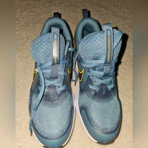 Nike Cosmic Runner Blue Shoes