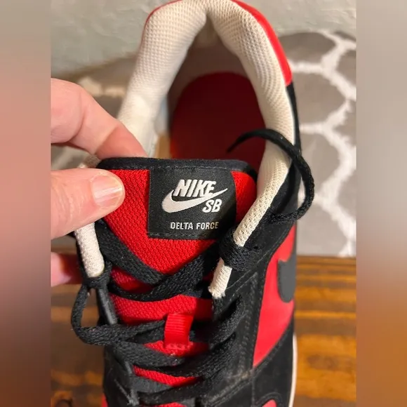Nike Delta Force SB Red Black Athletic Shoes EUC athletic athleisure streetwear