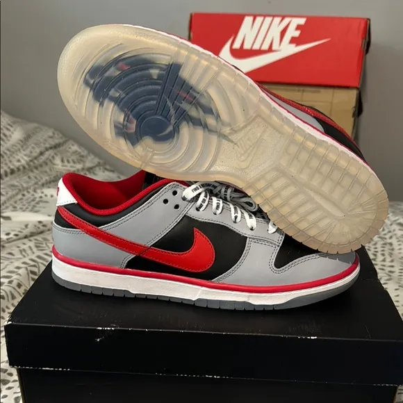 Nike DUNK LOW CAU Men's Black and Red Sneakers NEW in the box