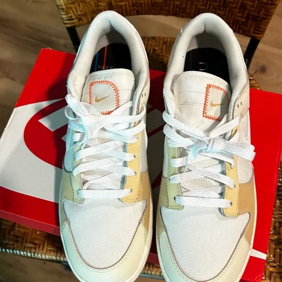 Nike dunk low SE size 11 new inbox