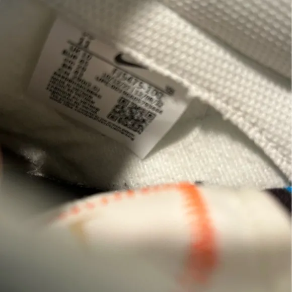 Nike dunk low SE size 11 new inbox