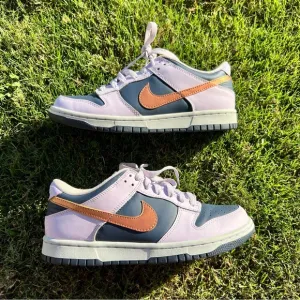 Nike Dunk Low-Top Sneakers with metallic copper logo