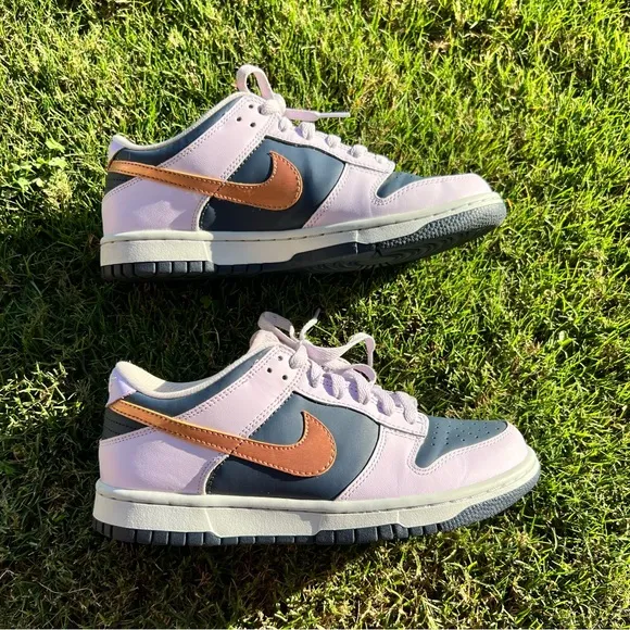 Nike Dunk Low-Top Sneakers with metallic copper logo