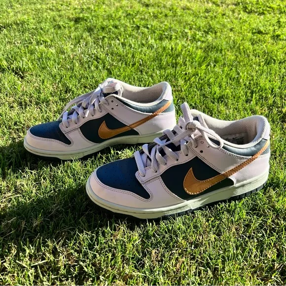 Nike Dunk Low-Top Sneakers with metallic copper logo