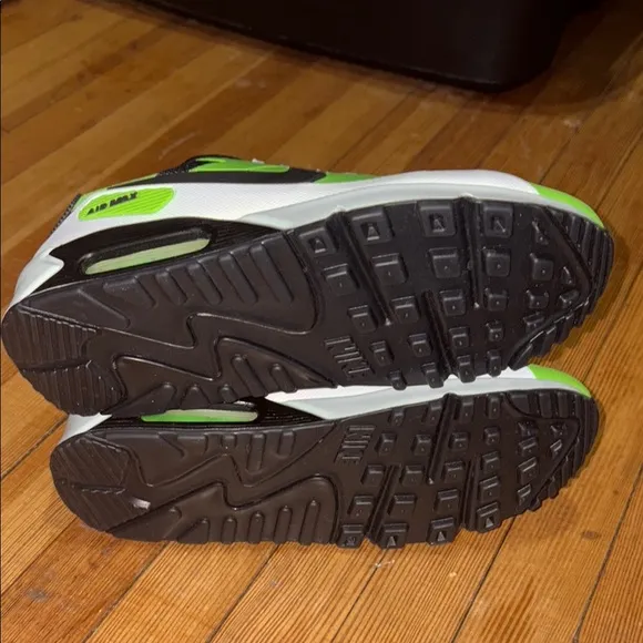 Nike Green Air Max 90 Sneakers