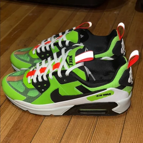 Nike Green Air Max 90 Sneakers