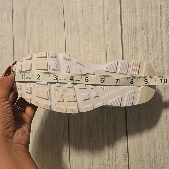 Nike Huarache Run White/Platinum Size 4Y Boys' or 5.5 Women's NWOT