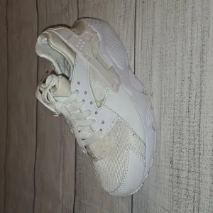 Nike Huarache Run White/Platinum Size 4Y Boys' or 5.5 Women's NWOT