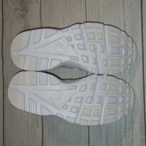 Nike Huarache Run White/Platinum Size 4Y Boys' or 5.5 Women's NWOT