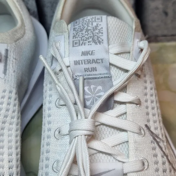 Nike Interact Run White Puré Platinum Women's Shoes Size 11