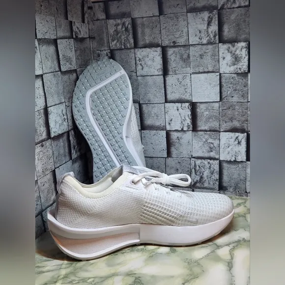 Nike Interact Run White Puré Platinum Women's Shoes Size 11