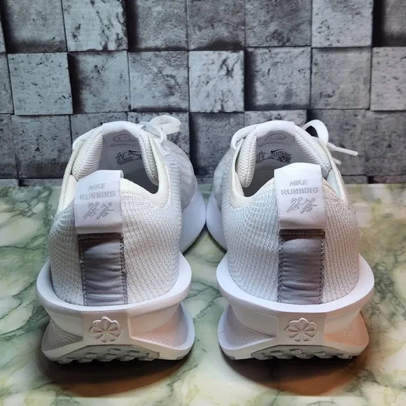 Nike Interact Run White Puré Platinum Women's Shoes Size 11
