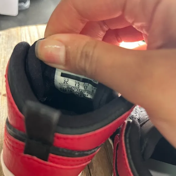 Nike jordan 1 high crib bootie AT3745-023 size 2C