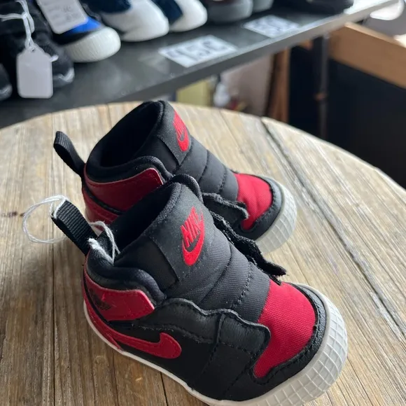 Nike jordan 1 high crib bootie AT3745-023 size 2C
