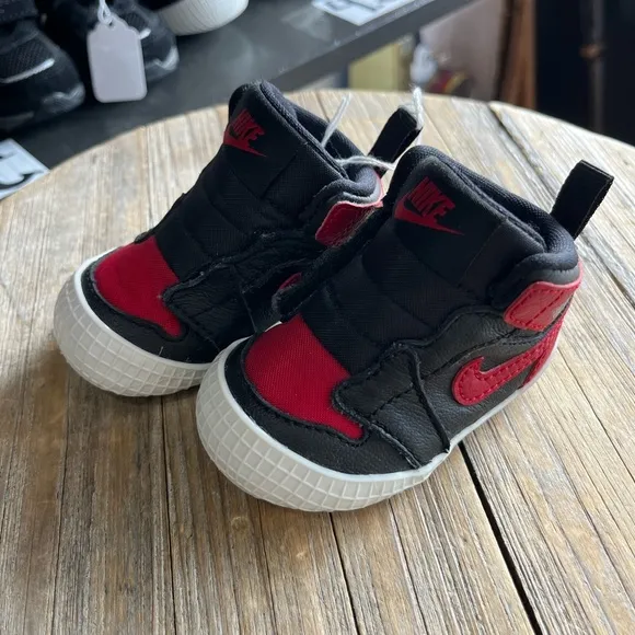 Nike jordan 1 high crib bootie AT3745-023 size 2C