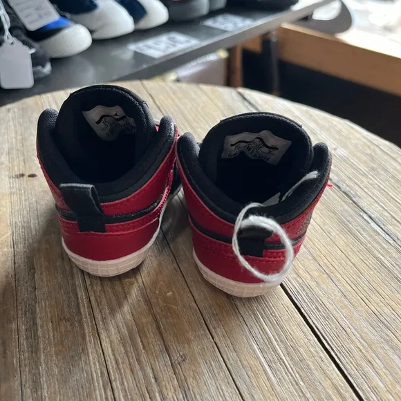 Nike jordan 1 high crib bootie AT3745-023 size 2C