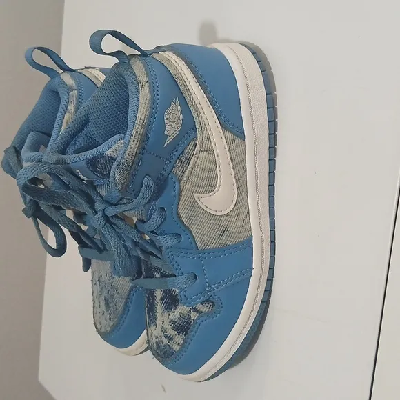 Nike Jordan 1 Mids &quot; Washed Denim&quot; Sizr 9C
