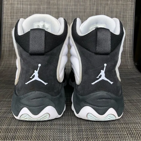 Nike Jordan Pro Strong Mid GS Sneakers Shoes Junior’s size 5.5