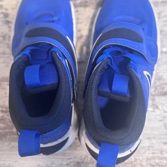 Nike Kids Blue Athletic basketball shoes size 5Y