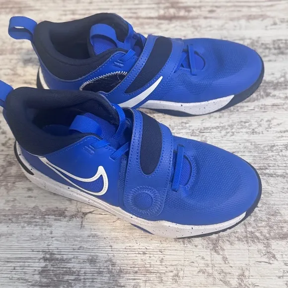 Nike Kids Blue Athletic basketball shoes size 5Y