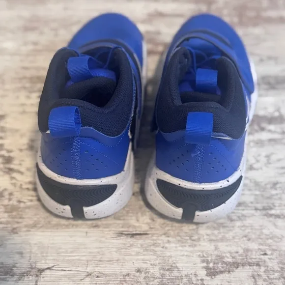 Nike Kids Blue Athletic basketball shoes size 5Y