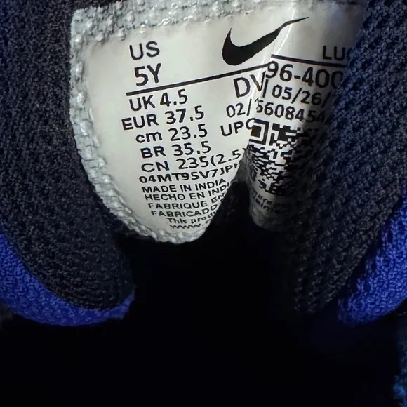 Nike Kids Blue Athletic basketball shoes size 5Y