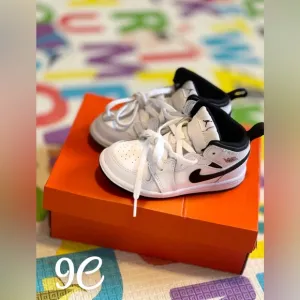 Nike Kids White and Black Jordan 1 Mid