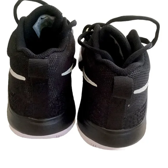 Nike Kyrie Boys Flytrap Vi DQ8094-009 Basketball Shoes NWOB