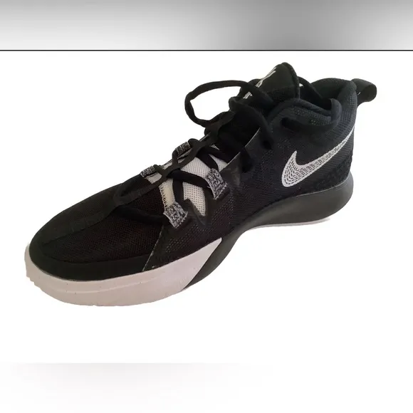 Nike Kyrie Boys Flytrap Vi DQ8094-009 Basketball Shoes NWOB