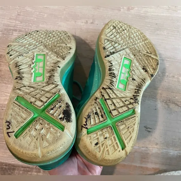 Nike LeBron green sneakers 6Y