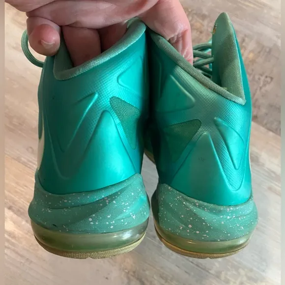 Nike LeBron green sneakers 6Y